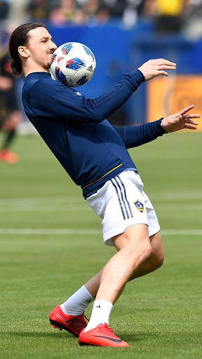 Zlatan Ibrahimovic 4K Wallpaper screenshot 12