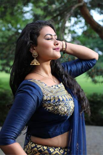Desi Bhabhi ki Kahaniya and photos screenshot 3