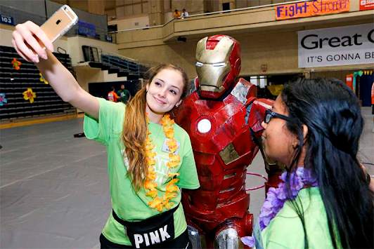 Selfie with Superheroes 2 تصوير الشاشة