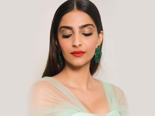 Sonam Kapoor Wallpapers HD screenshot 2