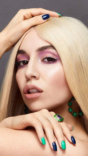 Ava Max Wallpaper screenshot 3