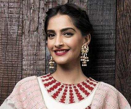 Sonam Kapoor Wallpapers HD screenshot 7