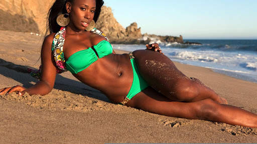 Sexy Hot Girls In Green Bikini Wallpapers HD screenshot 5