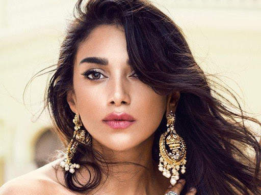 Aditi Rao Hydari Wallpapers HD screenshot 9