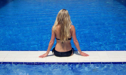 Sexy Hot Bikini Girls Wallpapers HD screenshot 4