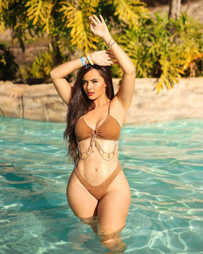 Sexy Bikini Girls Wallpaper HD screenshot 1