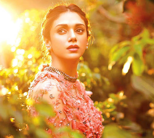 Aditi Rao Hydari Wallpapers HD screenshot 1