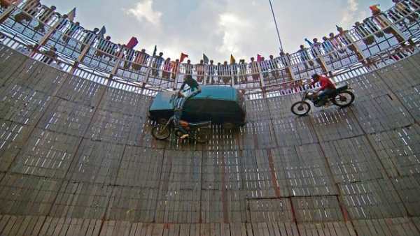 Well Of Death Car Stunt Rider screenshot 4