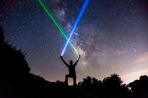 Turn on your flashlight by shaking.  simple 2019 screenshot 2