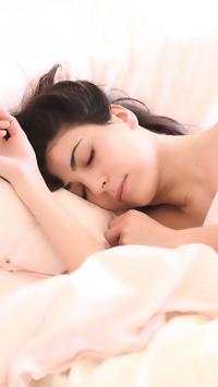 Sexy Girl On The Bed Wallpaper screenshot 3