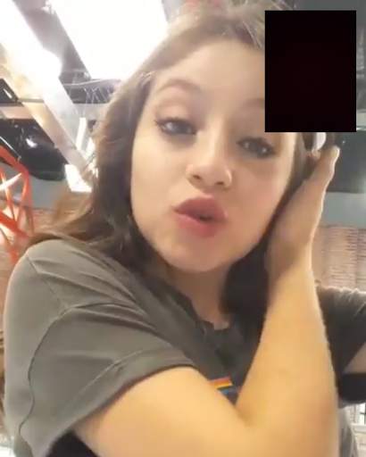 📞Karol Sevilla Video Call Simulator screenshot 1