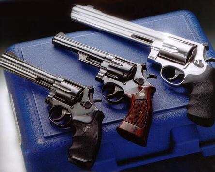 Revolvers Wallpapers screenshot 4