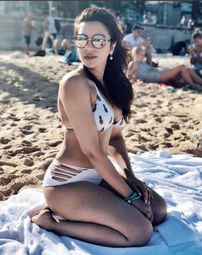 Hot bikini girls photos screenshot 4