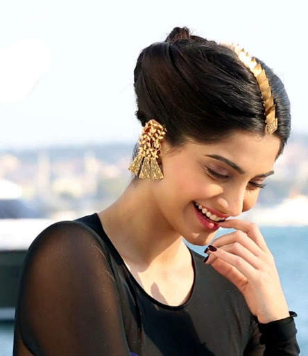 Sonam Kapoor Wallpapers HD screenshot 8