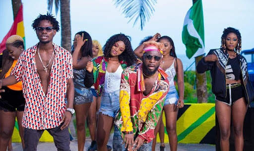 Fameye Music Video screenshot 6