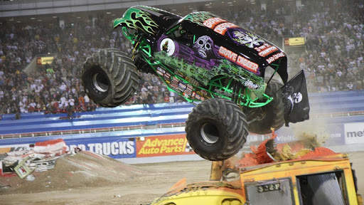 Monster Truck Racing wallpaper screenshot 3