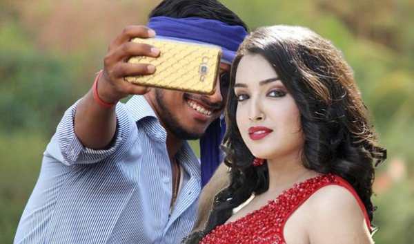 Selfie With Amrapali Dubey screenshot 1