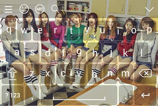 Momoland Keyboard screenshot 2
