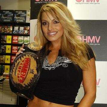 Trish Stratus wwe diva : most popular event videos screenshot 4