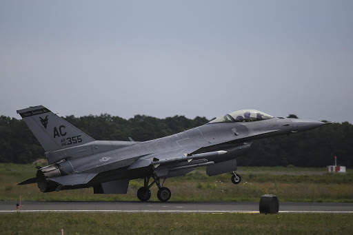 F16 Fighting Falcon Wallpapers HD 3 تصوير الشاشة