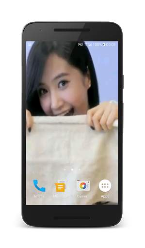 Girl Washes A Window Video LWP screenshot 2