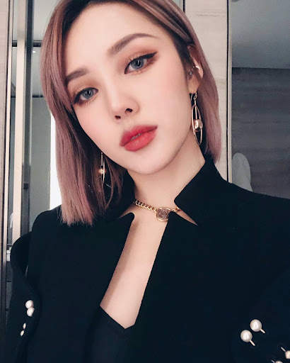 Sexy Korean Girl Wallpapers HD screenshot 1
