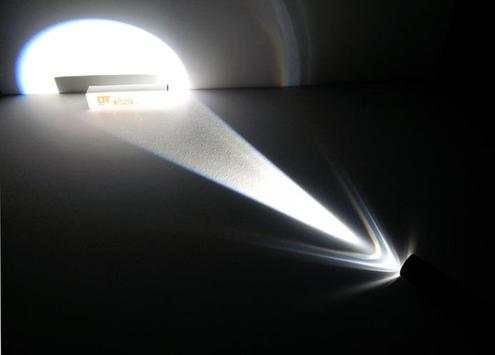 Super Bright LED Flashlight A powerful flashlight скриншот 3