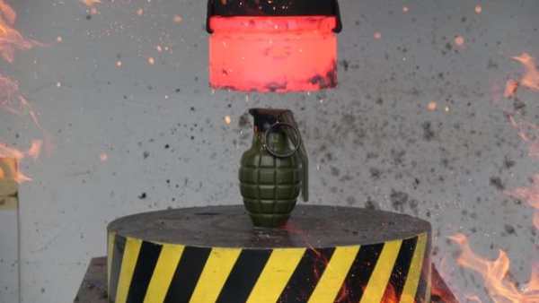 EXPERIMENT HYDRAULIC PRESS 100 TON vs BOMB 1 تصوير الشاشة