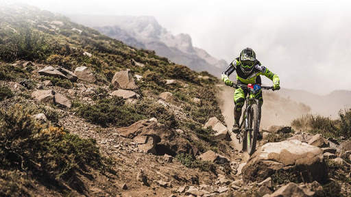 Bike Mayhem Mountain Racing Wallpaper screenshot 11