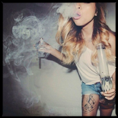 Stoner Girls Live Wallpaper HD icon