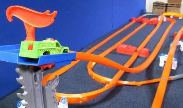 Hot Wheels Race Video screenshot 3