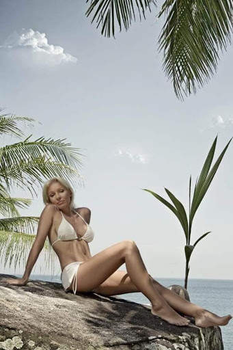 Sexy Hot Bikini Girls Wallpapers 2 screenshot 3