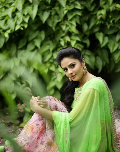 Srimukhi Wallpapers HD screenshot 10