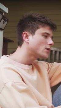 Let Me Down Slowly Alec Benjamin Music Video Song screenshot 1