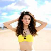 Sexy Bikini Hot Girls Wallpapers logo