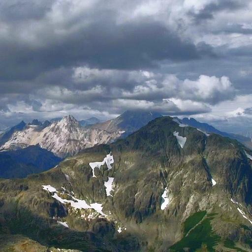 The movement of clouds in the mountains icon