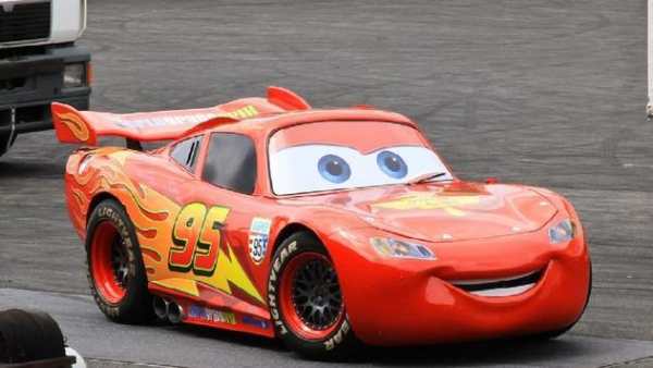 Lightning Cars Stunt Racing: McQueen Car Race screenshot 2