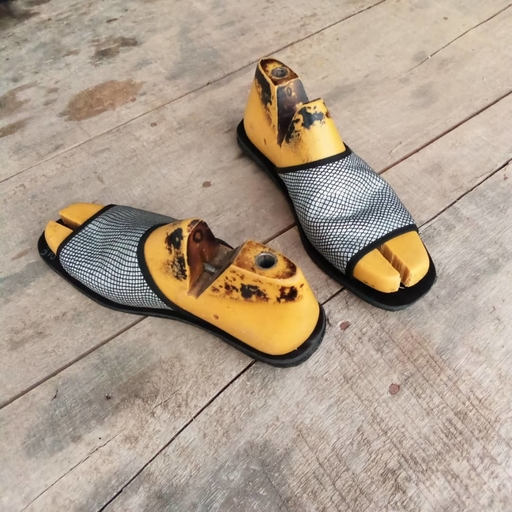 Shoe design icon