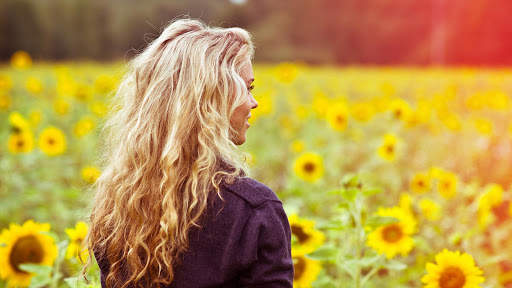 Girls Live Wallpaper (Backgrounds HD) screenshot 4