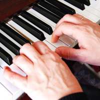 Real Piano Learning Keyboard logo