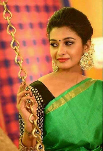 Hot Indian Saree Girls Photos screenshot 2