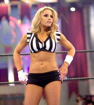 Watch WWE HOT DIVA :Trish Stratus Popular Fighting screenshot 4